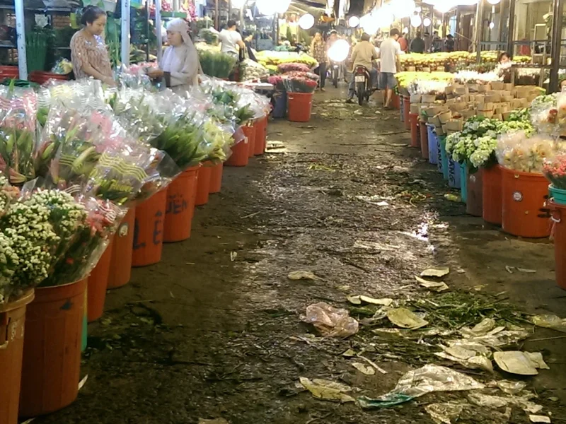 Chợ hoa Hồ Thị Kỷ