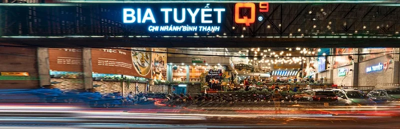TỚI BẾN QUÁN CHUYÊN PHỤC VỤ HẢI SẢN TƯƠI NGON BA MIỀN TRONG KHÔNG GIAN MỞ RỘNG RÃI
