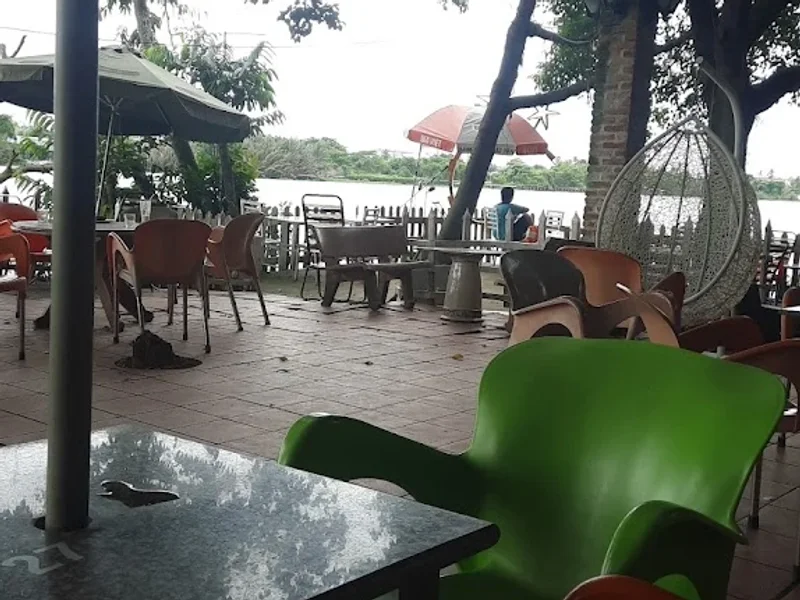 Quán ăn gia đình Bờ Sông