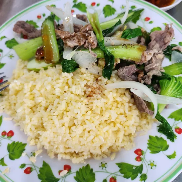 Cơm gà xối mỡ Vân Ngọc 4