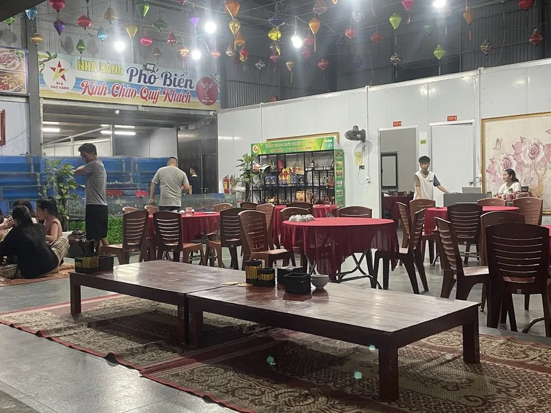 Nhà Hàng Phố Biển