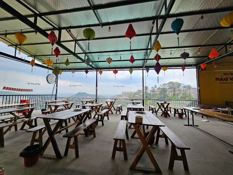 TIỆM NƯỚNG MÀU VÀNG