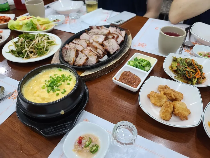 Nhà Hàng Xê-Un