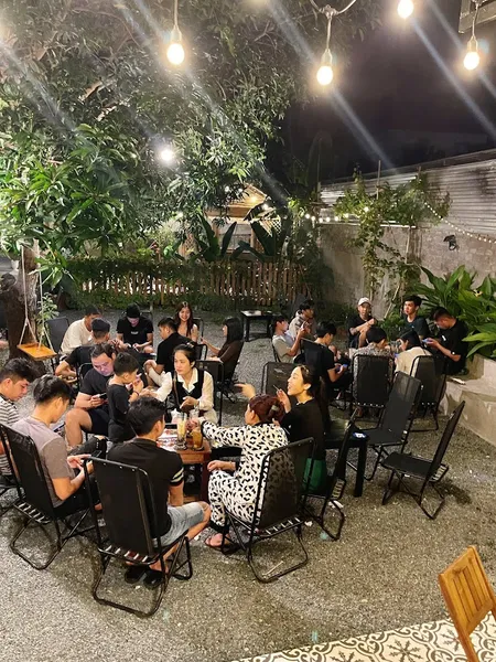 TIỆM CÀ PHÊ HẺM