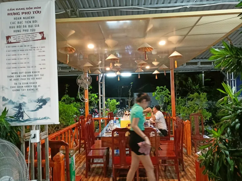 Nhà Hàng Hưng Phú Tửu