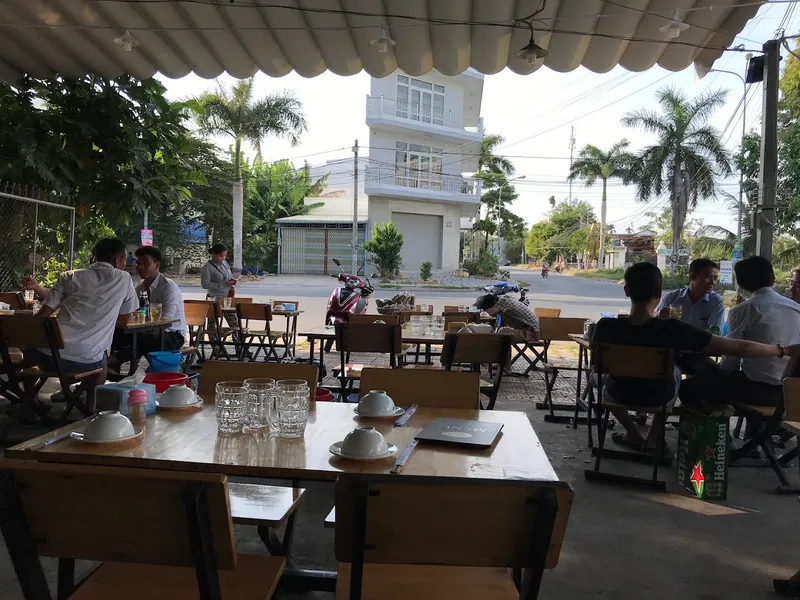 Tỷ Cua Lầu