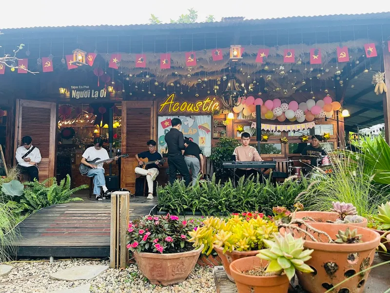 Tiệm cà phê Người Lạ Ơi