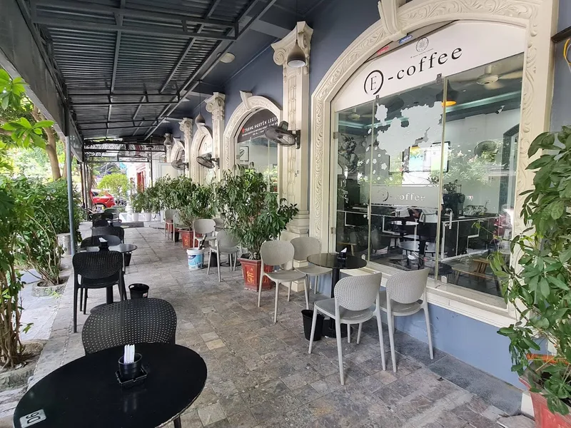 Cà phê. E coffee