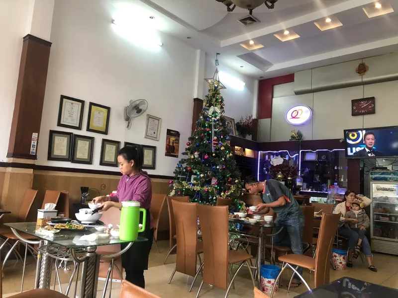 Nhà Hàng Quyên Quyên