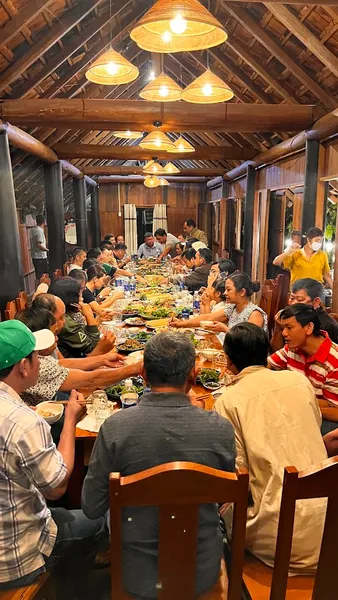 Restaurant And Homestay Cư H'lăm