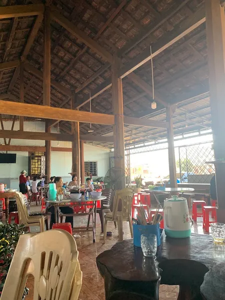 Quán cơm Hoàng Anh
