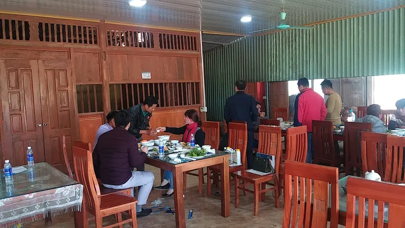 Nhà Hàng Hoàng Yến
