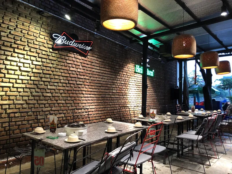 Hẻm Quán Hoàng Cầu