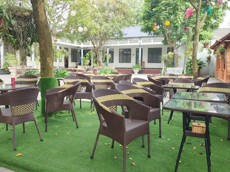 Nhà Hàng Hương Quê