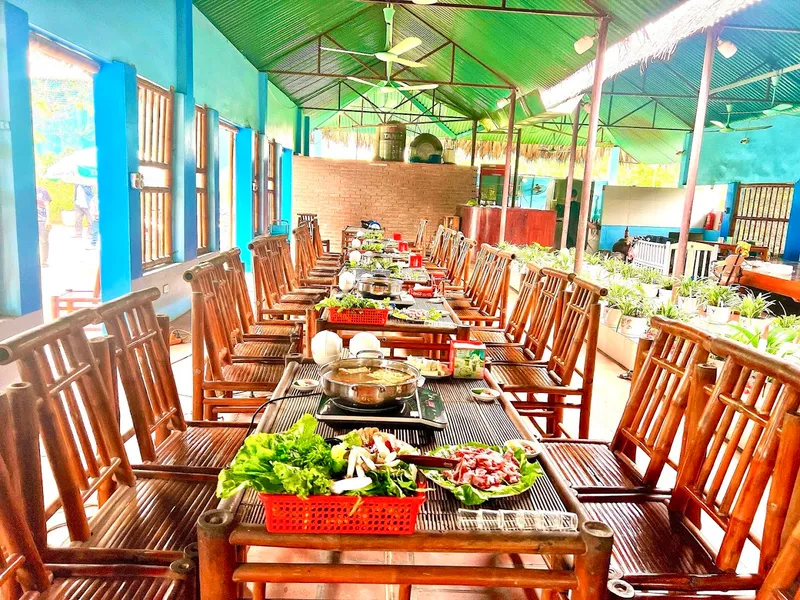 Nhà Hàng Bờ Sông