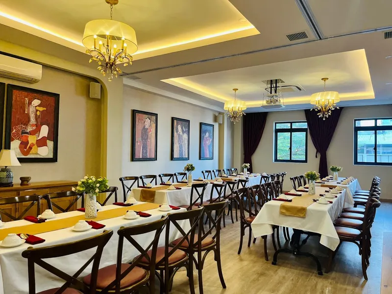 Nhà Hàng Maison Mận-Đỏ