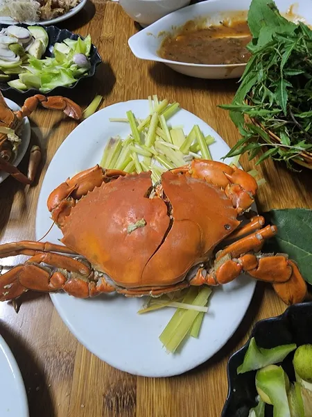 Hoàng Gia quán hải sản Tân "Vì Sao".?.