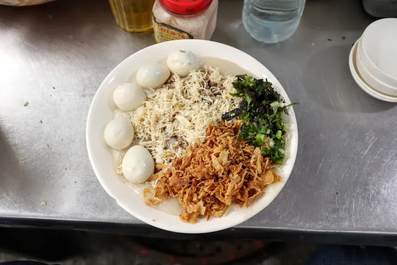 Cháo sườn trứng cút