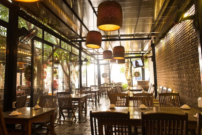 Hẻm Quán Hoàng Cầu