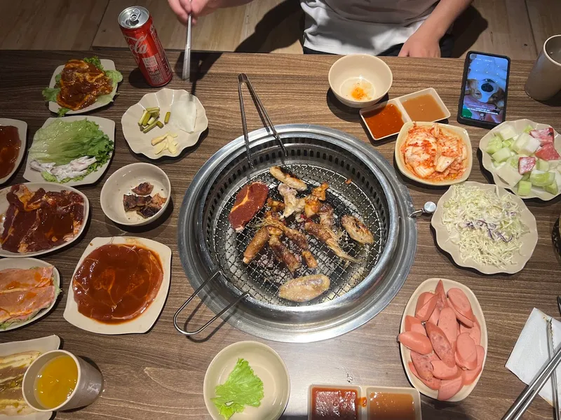 Hugo BBQ - Đê La Thành