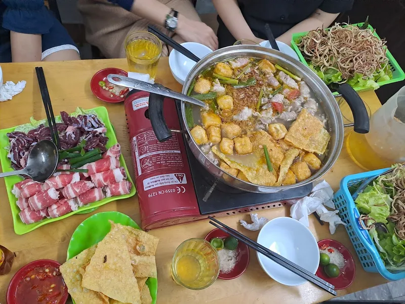 Quán Lẩu Riêu 72