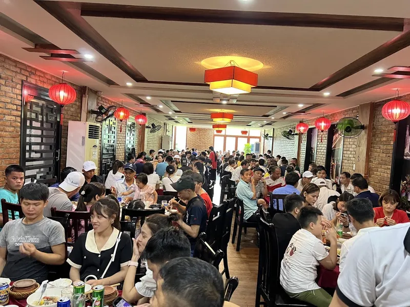 Nhà Hàng Nhà Đỏ