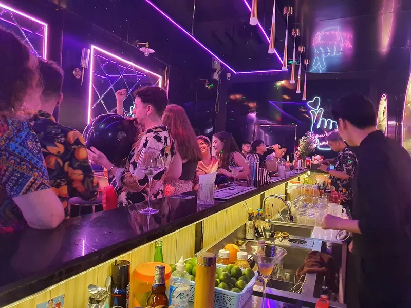 Pink Pub & 노래방 - 289 Văn Cao