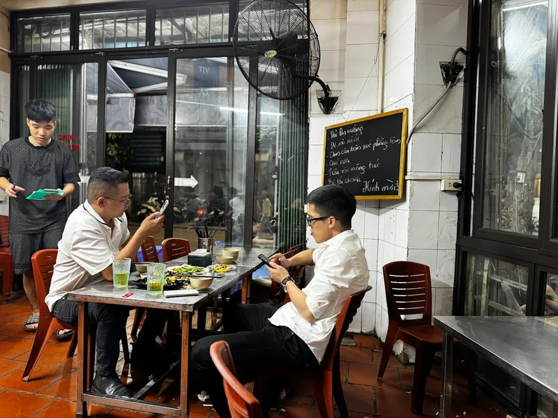 Bia hơi Hà Nội - 165 hoàng hoa thám