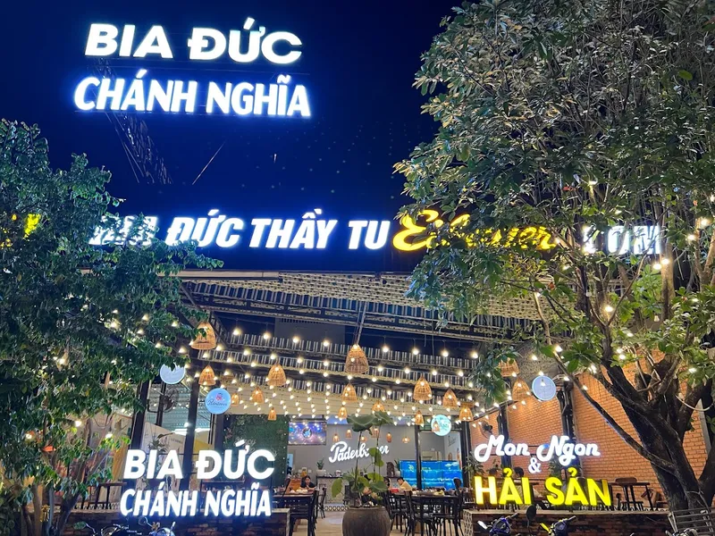 BIA ĐỨC CHÁNH NGHĨA