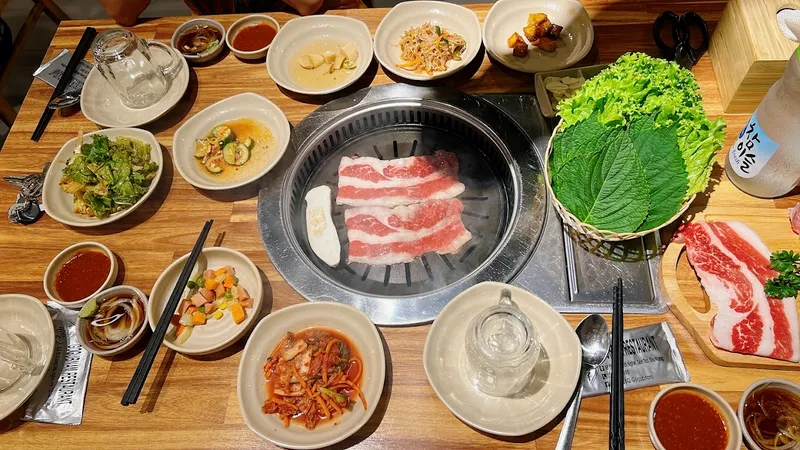 Nhà Hàng Hàn Quốc BBQ Gogubnam 다낭 고기굽는 남자