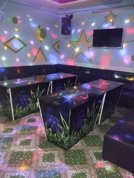 Nhà Hàng - Karaoke Điệp Vàng
