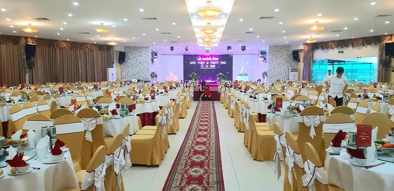 Cung lễ hội Restaurant