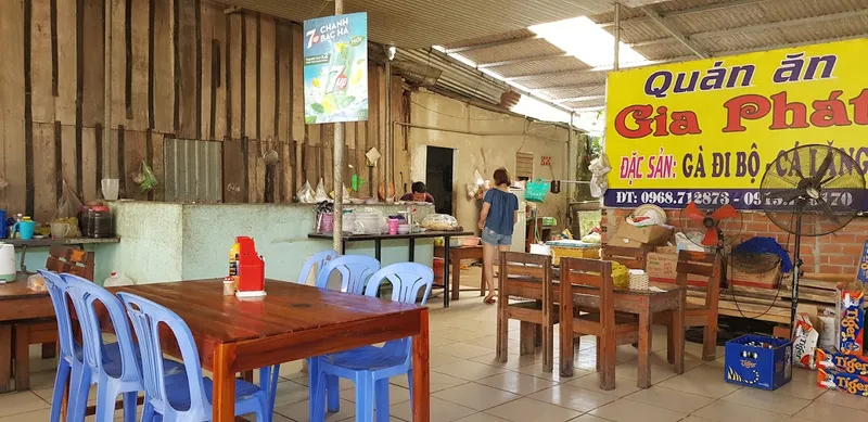 Quán Cơm gà đi bộ gia phát