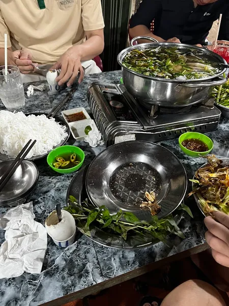 Lẩu Chân Gà Dũng Phượng
