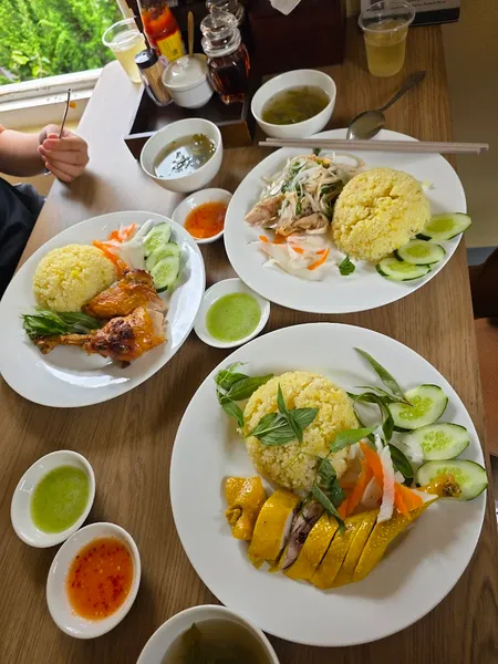 Quán cơm gà Mộc Linh - Đà Lạt Chicken Rice