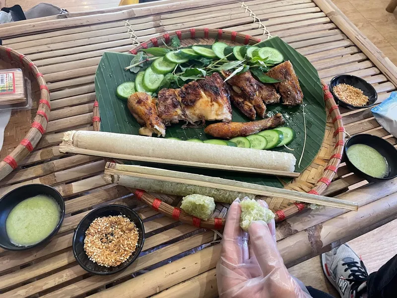 GÀ NƯỚNG CƠM LAM ĐÀ LẠT LỬA HỒNG