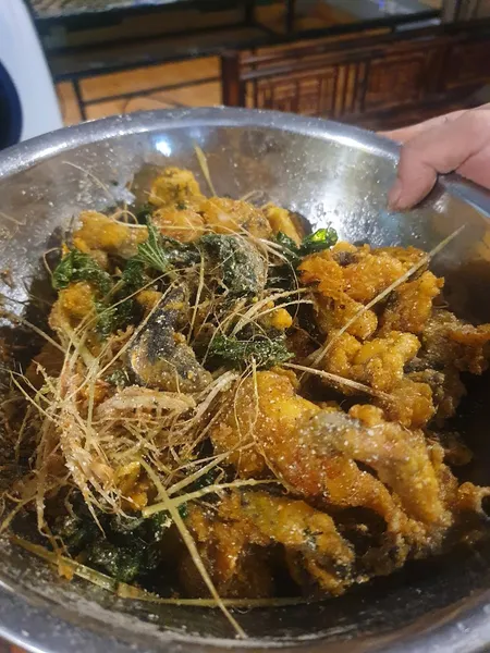 Gà tươi mạnh hoạch