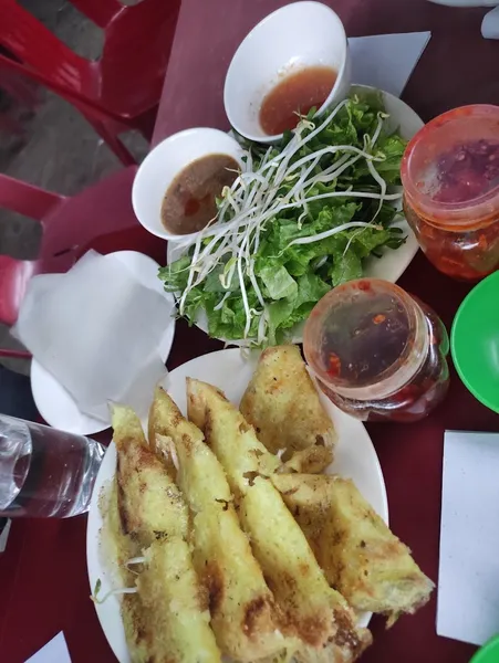 Bánh Xèo Nem Lụi Nga - Bánh xèo, nem lụi, bún thịt nướng, trứng vịt lộn