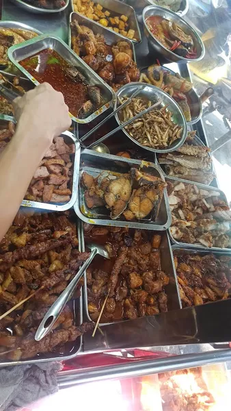 Cơm tấm 76 Đinh Tiên Hoàng