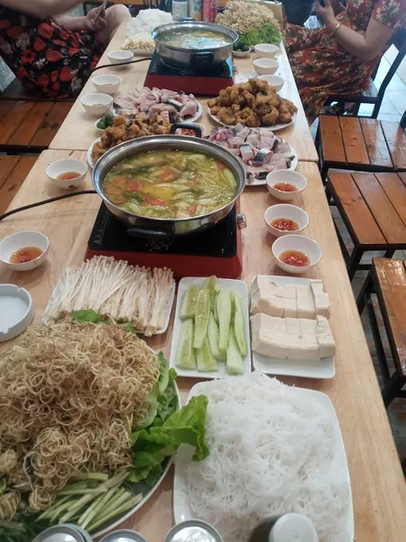 Quán Lẩu Việt 8X