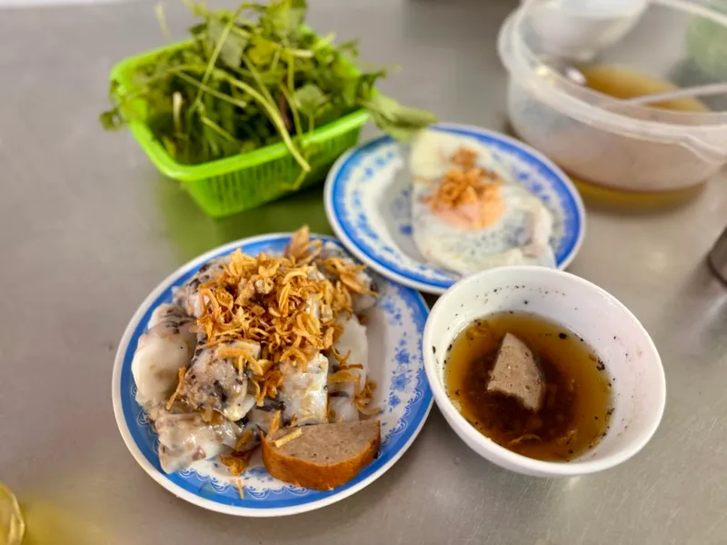 Bánh cuốn nóng Hồ Tây