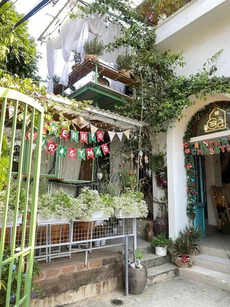 Nhà Cá cafe & kitchen