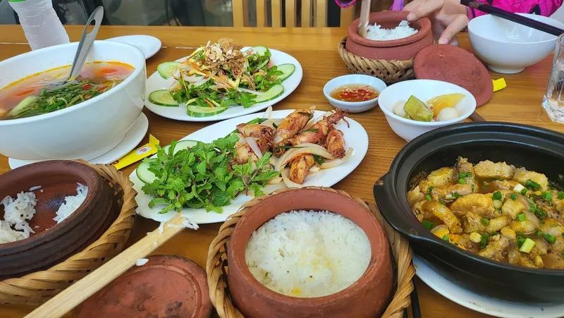 Nhà Hàng Cơm Niêu Phố Hội