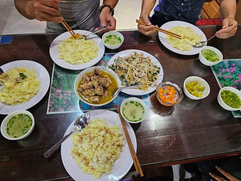 Mỳ Quảng, Cơm Gà Quê Hương Đặc sản Hội An