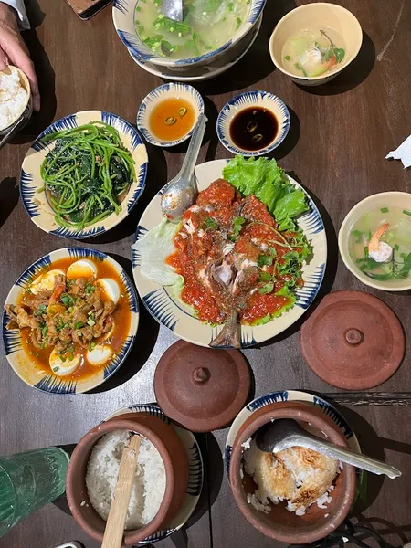 Nhà hàng Cơm Niêu Món Huế Đèn Dầu
