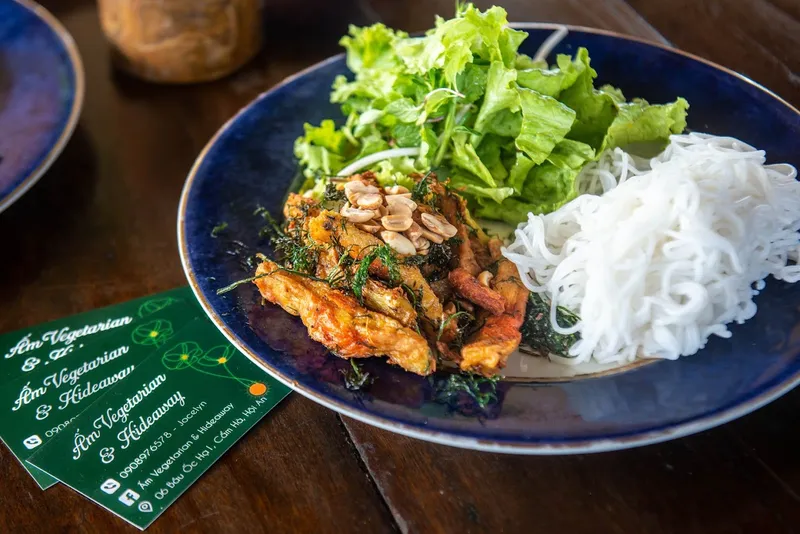 Am Vegetarian & Hideaway