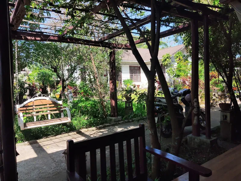 Cà Phê sân vườn Ngõ Vắng