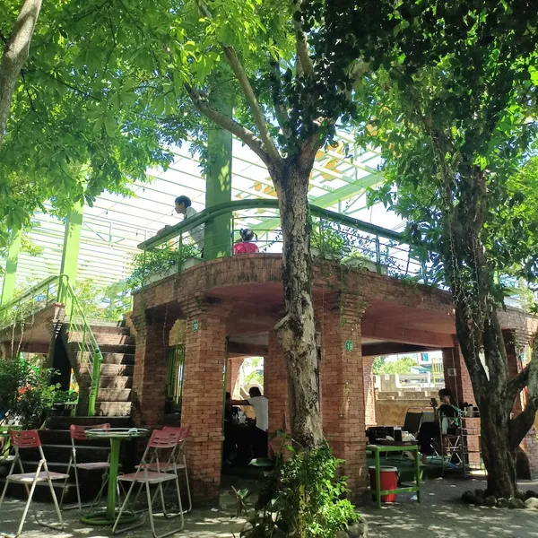 Cafe Sân Vườn Sơn Sáu Sang