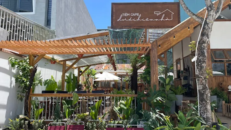 Tiệm cafe dưới hiên nhà
