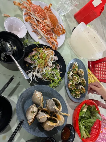 NHÀ HÀNG HẢI SẢN CHỊ BA (CHI BA SEAFOOD RESTAURANT)
